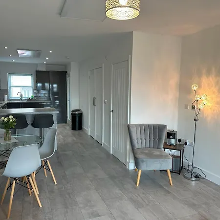 Chapel Terrace - 2 Bedrooms - Sleeps 4 *