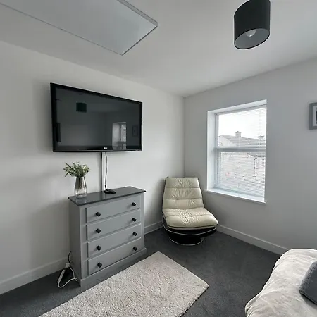 Chapel Terrace - 2 Bedrooms - Sleeps 4 *